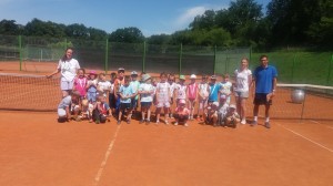 RODZICE W TENIS-ÓWKACH - SPOTKANIE Z PAŃSTWEM SKRZYPCZAK NA KORCIE TENISOWYM